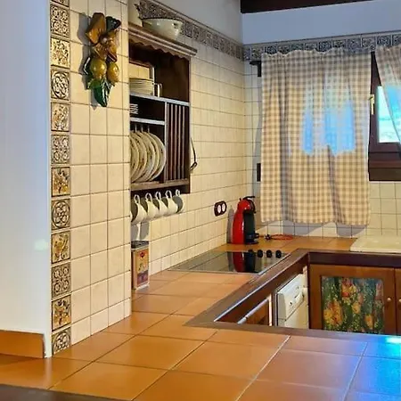 Casa Ana * إل باركو دي فالديوراس